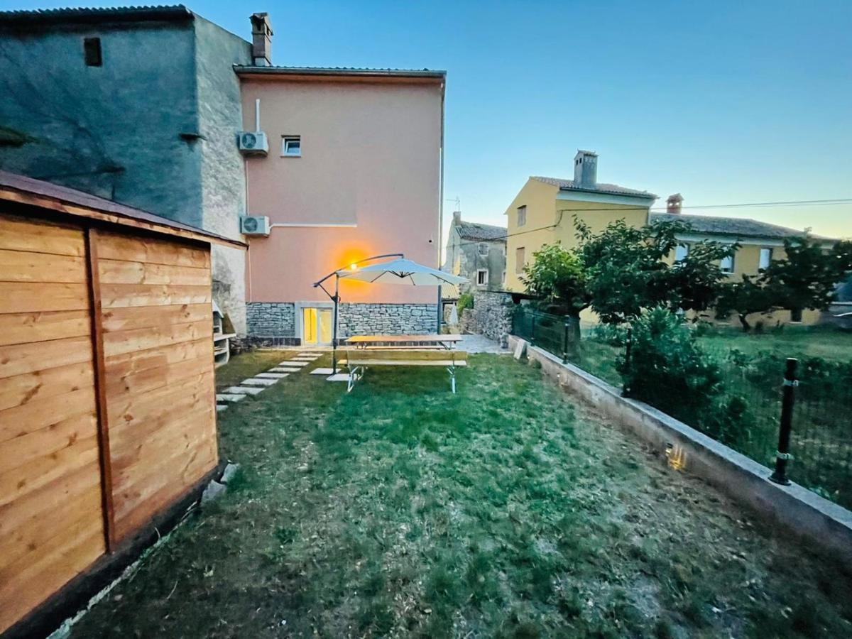 Milka Villa Galižana Exterior foto